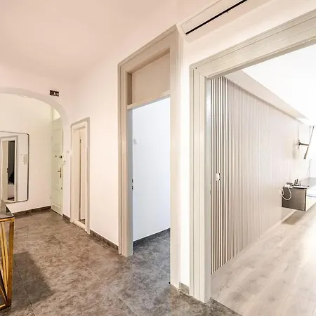 Gaby In Center Of Apartamento Split