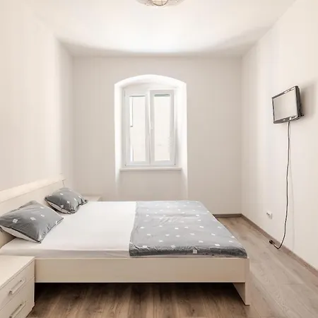 Gaby In Center Of Apartamento